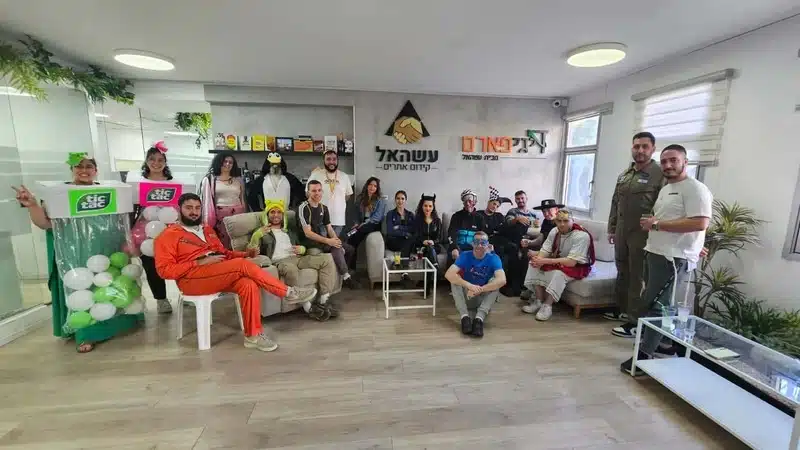 הסלון במשרדי עשהאל דיגיטל בתל אביב – חברת קידום אתרים מובילה